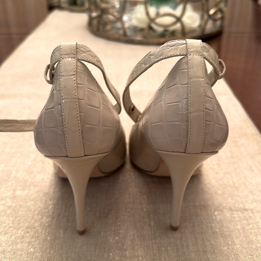 Burberry Beige Croc-Embossed Leather Ankle Strap Heels Size 40/ 9US - Picture 10 of 13